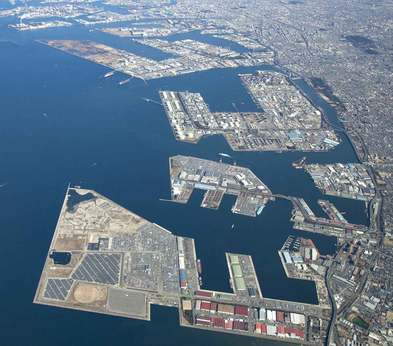 港湾地域における円滑な物流活動の支援を通じた社会貢献